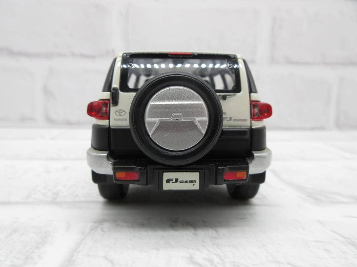 1/30 ミニカー FJクルーザー ホワイト ディーラー展示用 色見本 カラー